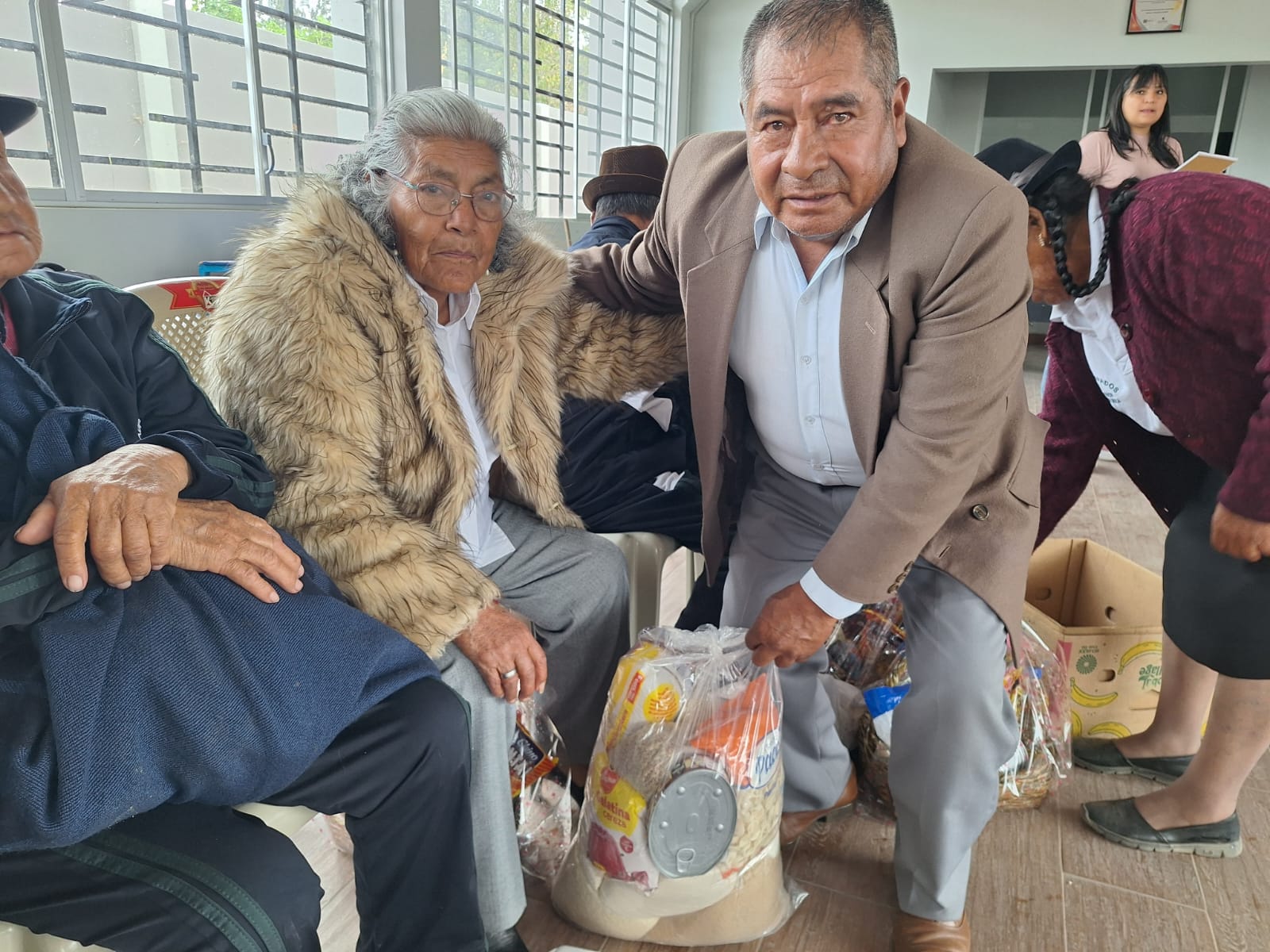 GAD PARROQUIAL DE PICAIHUA REALIZÓ AGASAJO NAVIDEÑO PARA ADULTOS MAYORES DE MOLLEPAMBA